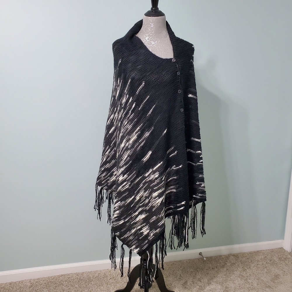 *Donating Soon - Make Offer* LuLaRoe Mimi Sweater Wrap Black and White Poncho